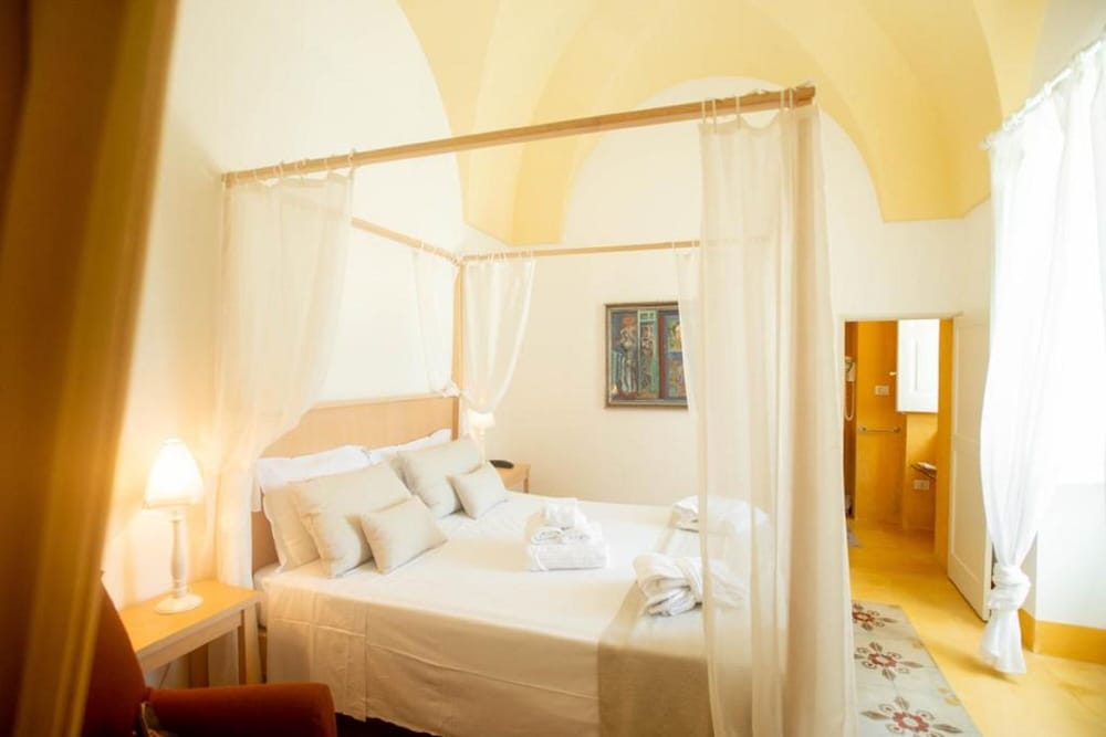 Suite - Photo 2