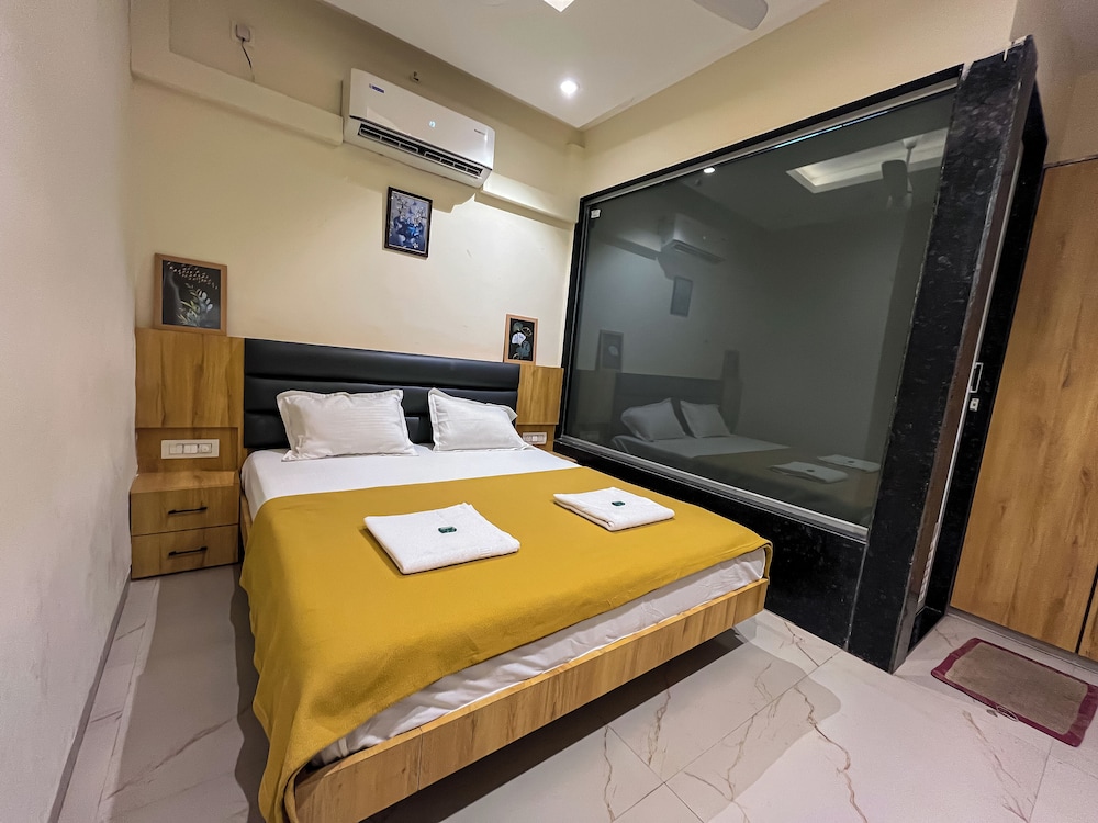 Deluxe Couple Room