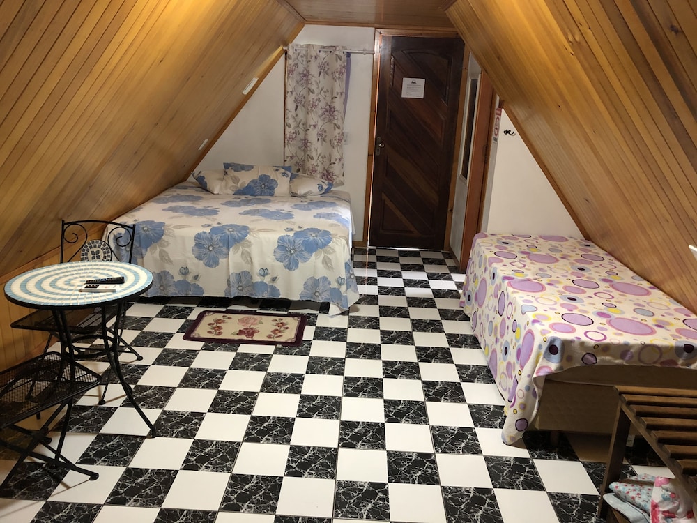 Comfort Chalet, 1 Queen Bed, Courtyard View photo 1