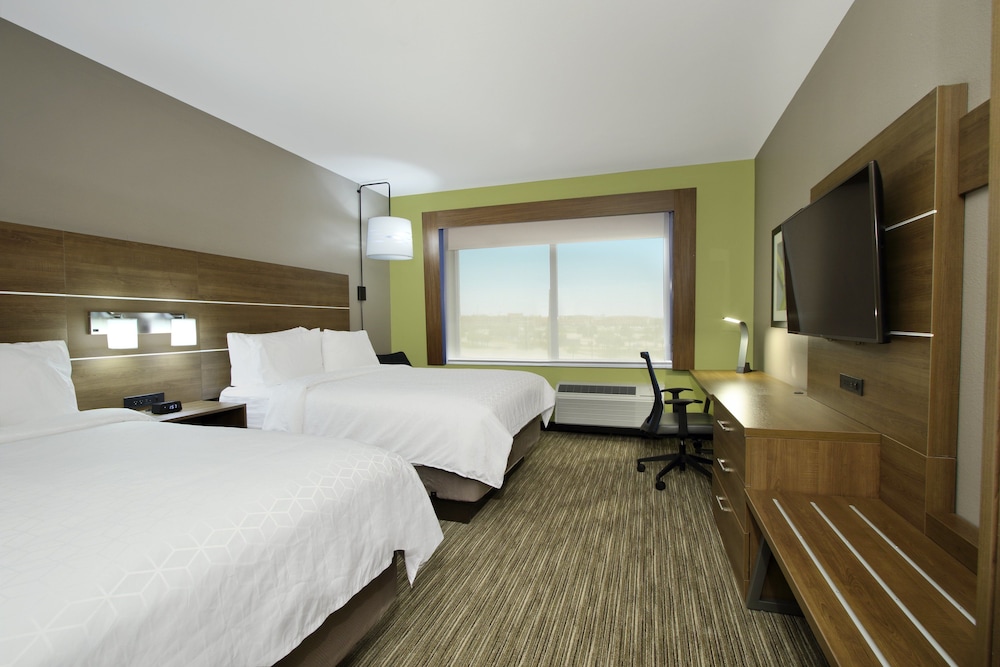 Suite, 2 Queen Beds, Accessible Bathtub (Mobility Tub) photo 2