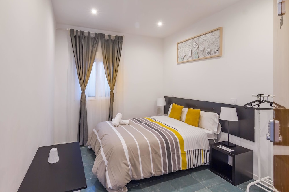 Economy Double Room, 1 Double Bed, Shared Bathroom