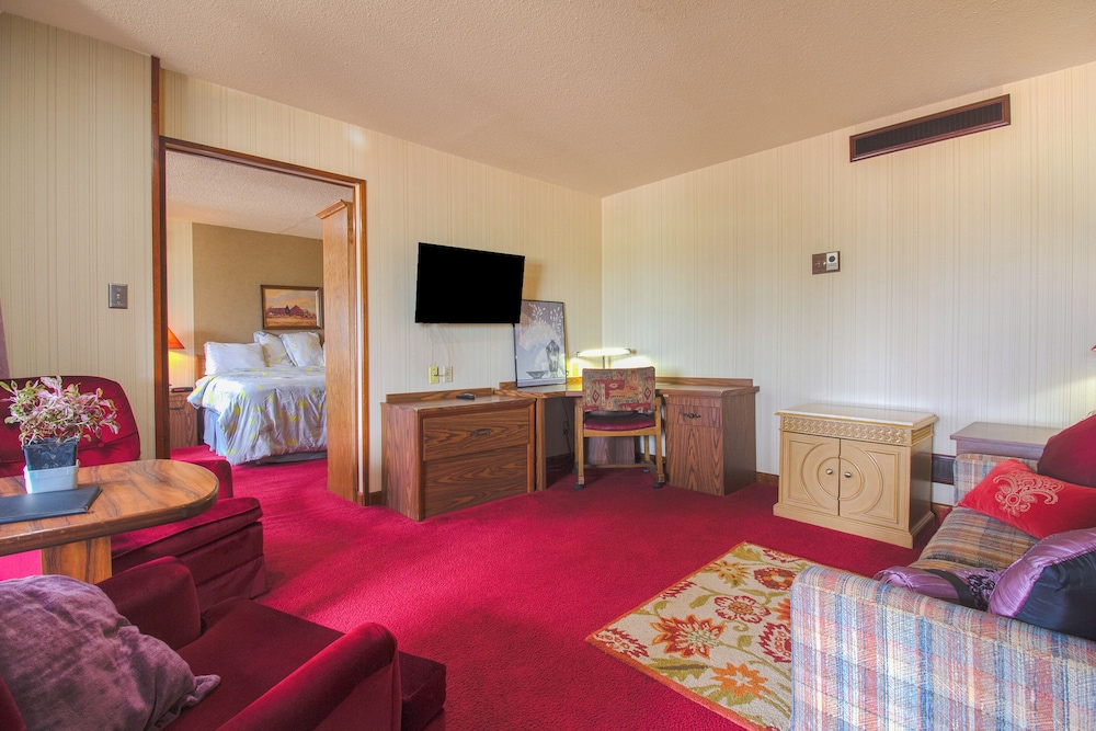 Suite, 1 King Bed - Photo 7