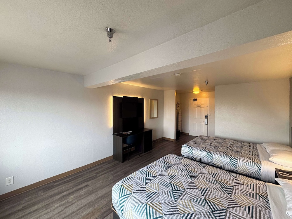 Deluxe Room, 2 Double Beds, Non Smoking, Refrigerator photo 3