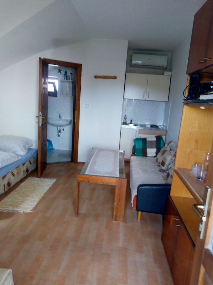 Apartment photo 2