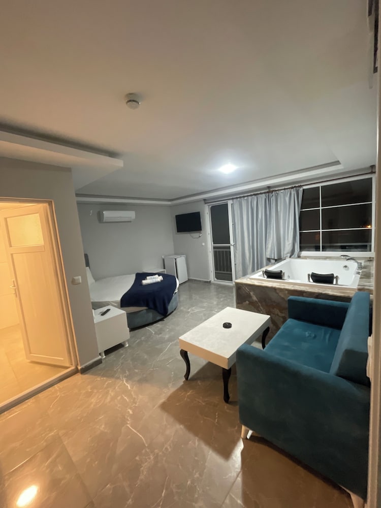 Deluxe Suite, Balcony, Sea View photo 1