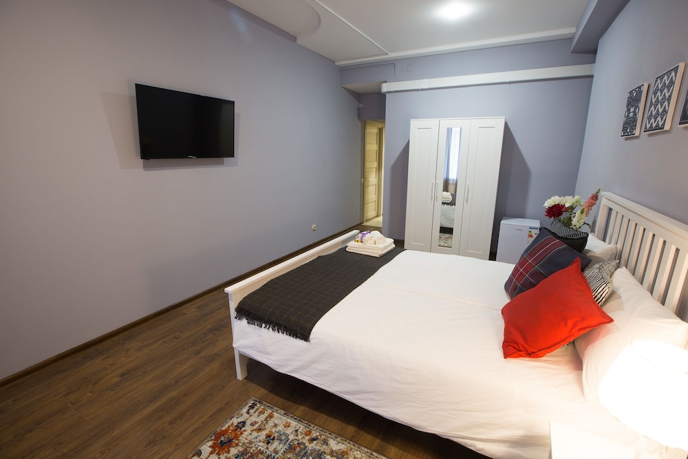 Comfort Room, City View