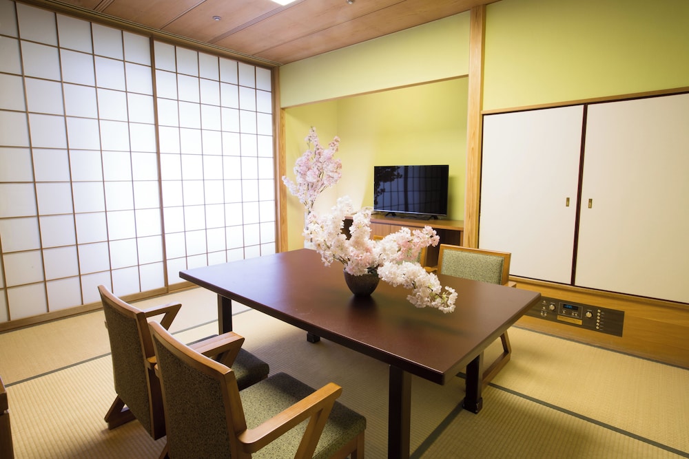 Sakura Japanese and Western Family room (with Tatami area, 2 Beds & 2 Futon) - Photo 2