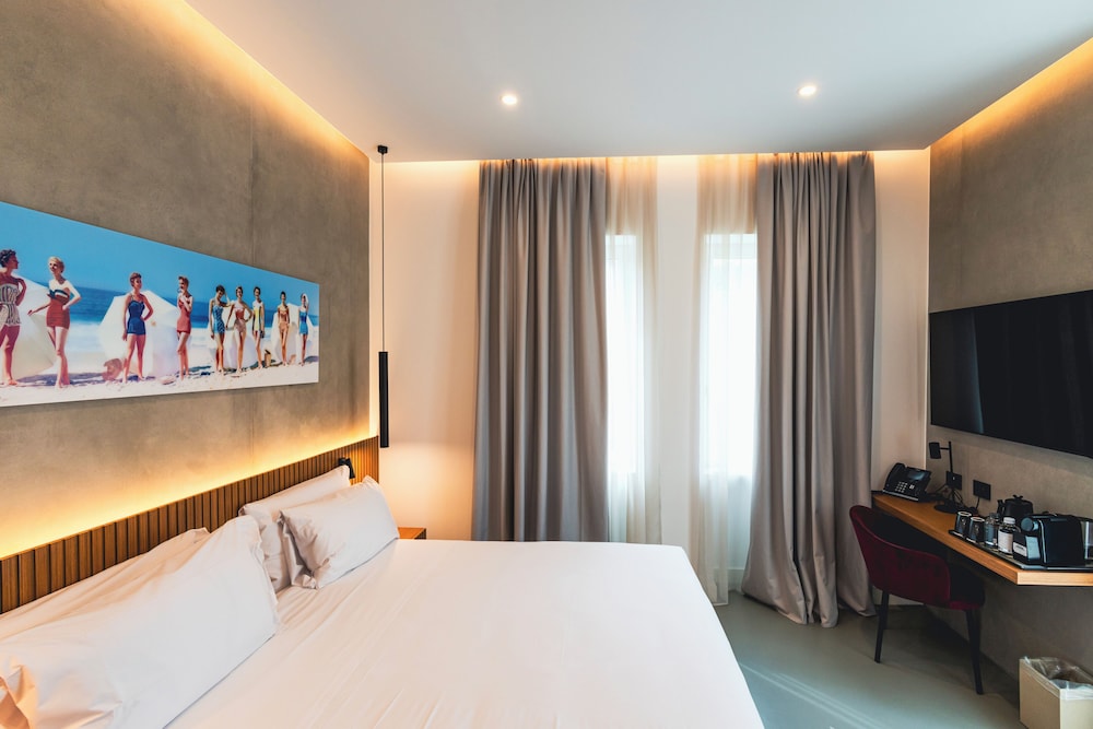 Deluxe Room, City View