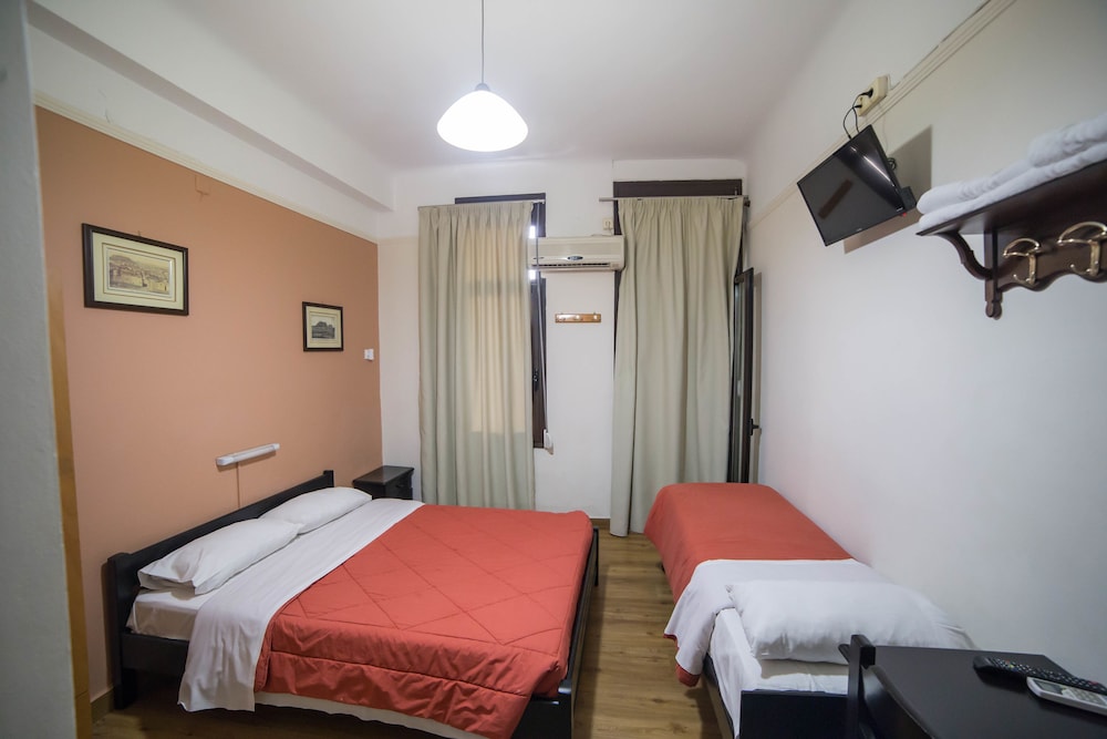 Triple Room, Private Bathroom thumbnail 5