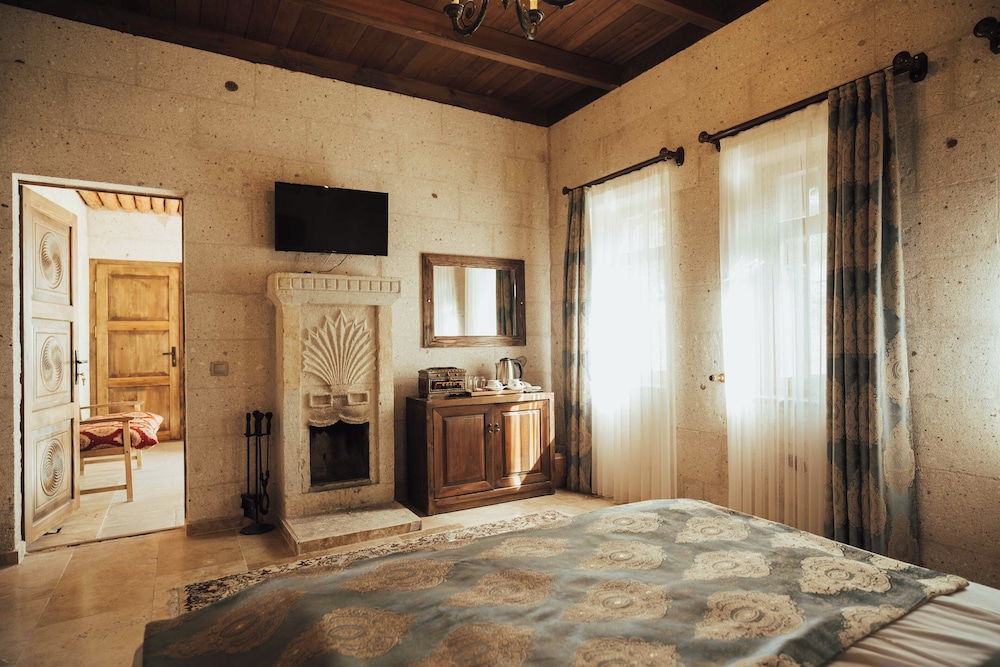 Standard Cave or Stone Room - Photo 17