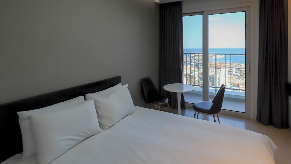 Standard Double Room, Non Smoking, Partial Sea View