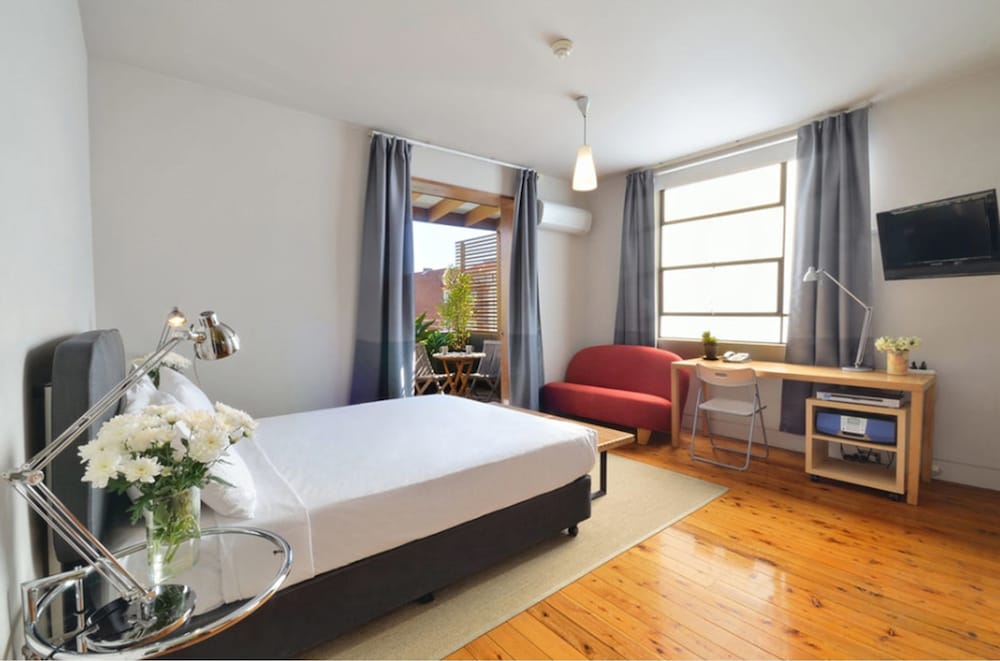 Queen Balcony Room District Views
