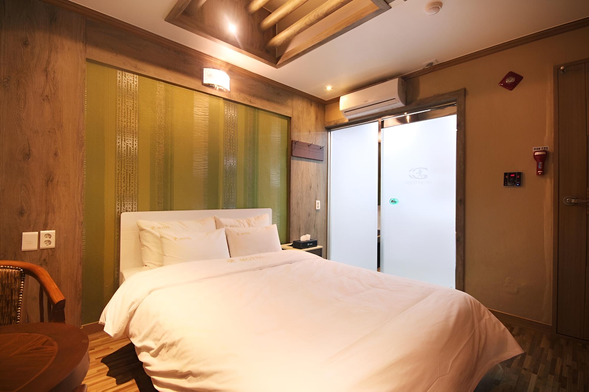 Room (Standard room (check-in from 11am)) - Photo 9
