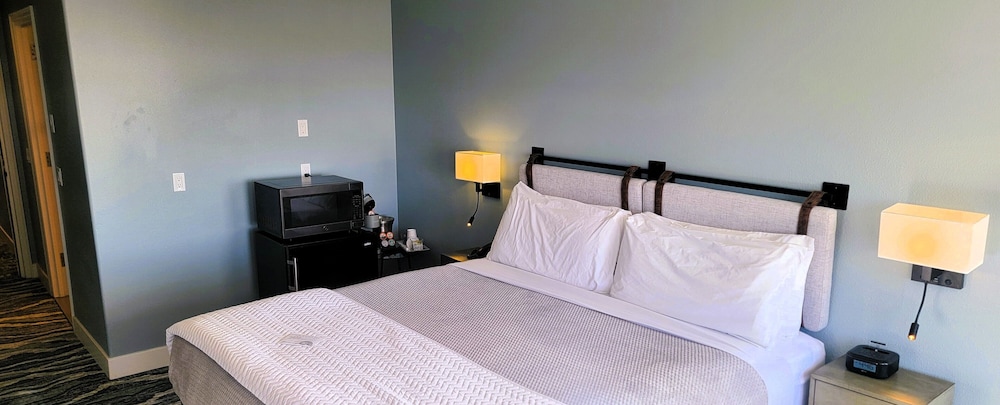 Oceanfront Room - Not Pet Friendly