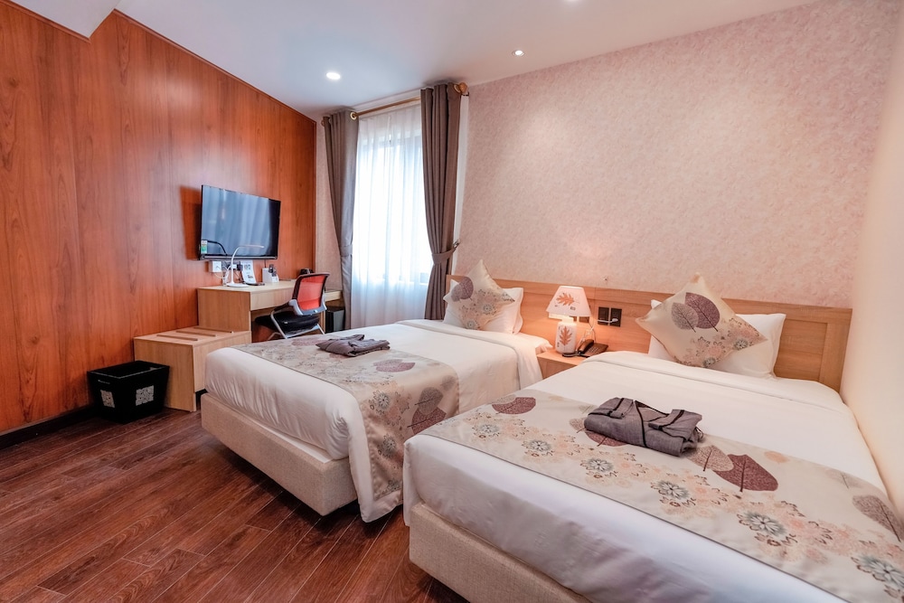 Premium Twin Room - Photo 1