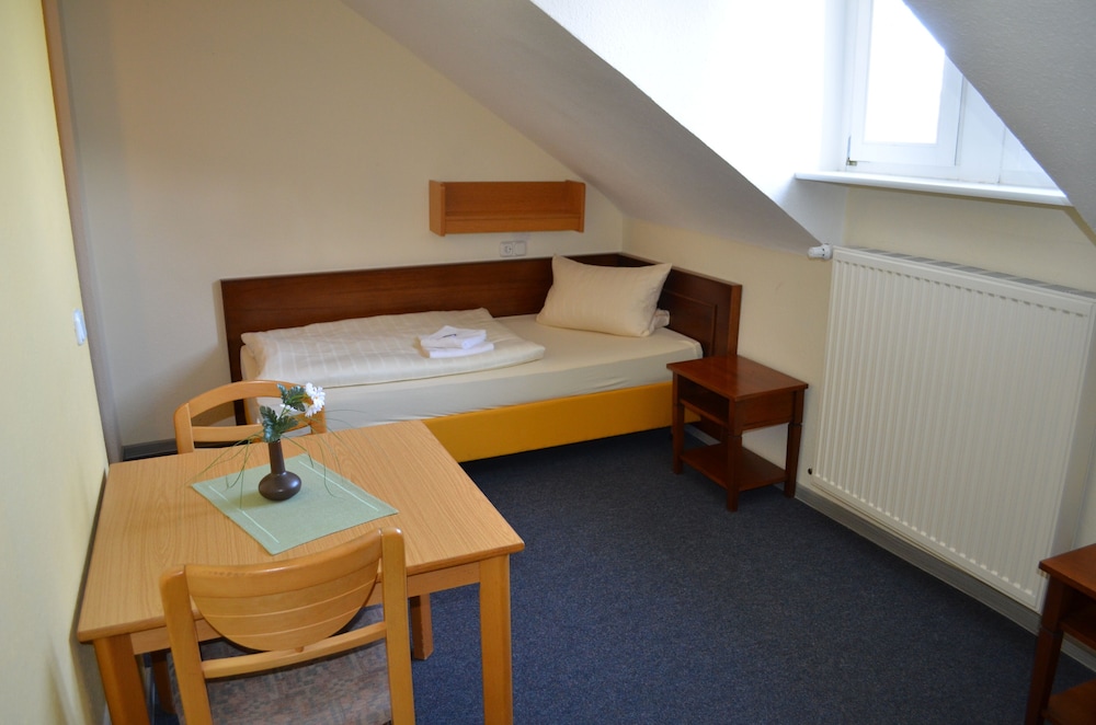 Standard Twin Room photo 3