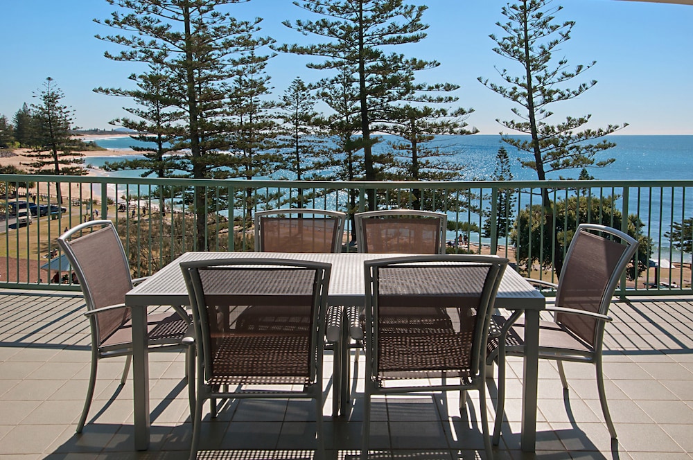 1 Bedroom Ocean View Upper Level Apartment photo 1