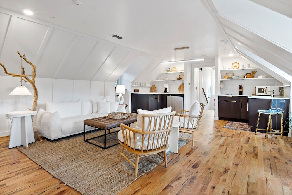 Deluxe Penthouse, Multiple Beds, Kitchenette, Mountain View
