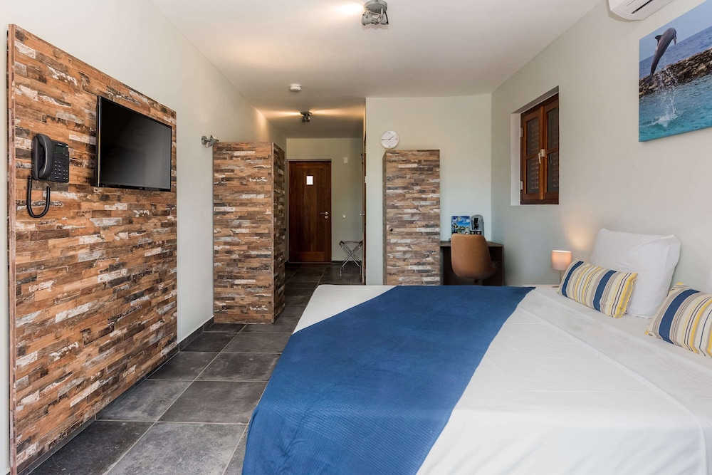 Standard Room, 1 King Bed - Photo 5
