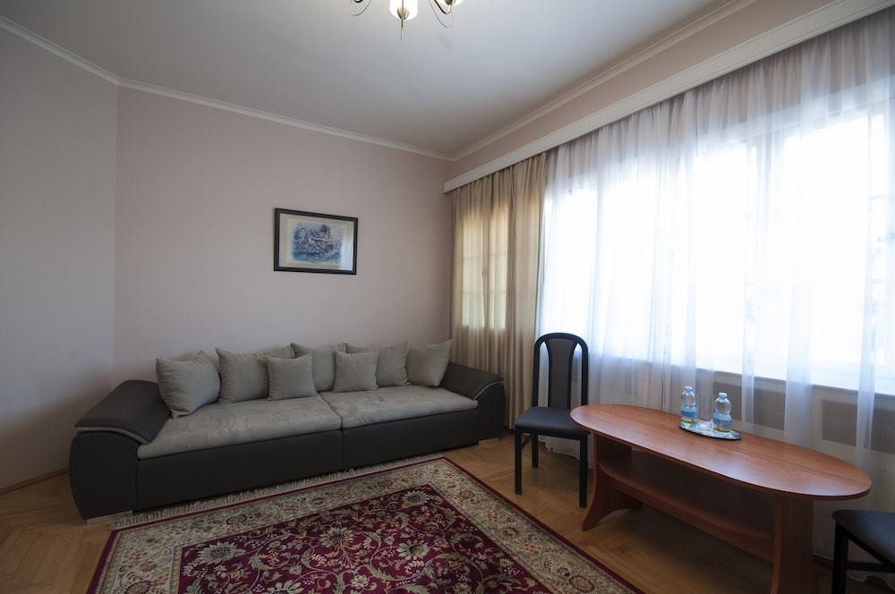 Suite, 1 Bedroom photo 2