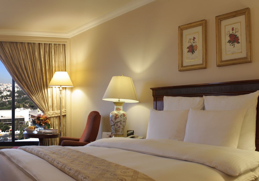 Executive Suite - Photo 4