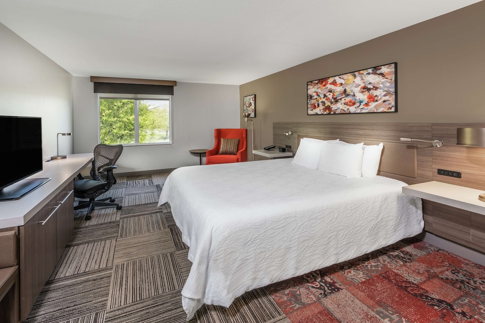 One king bed - Photo 4