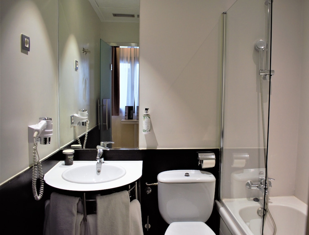 Basic Double Room - Photo 3