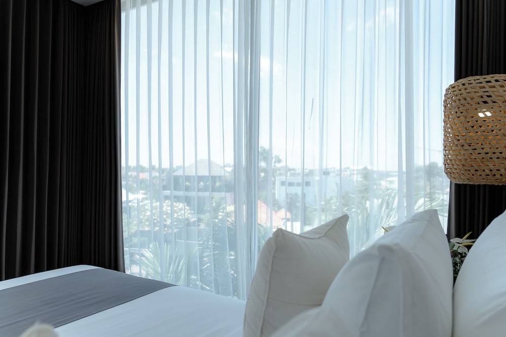 Deluxe Room - Photo 17