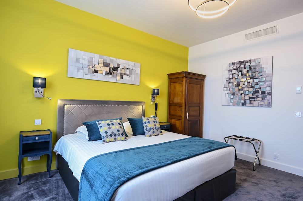 Deluxe Room - Photo 7