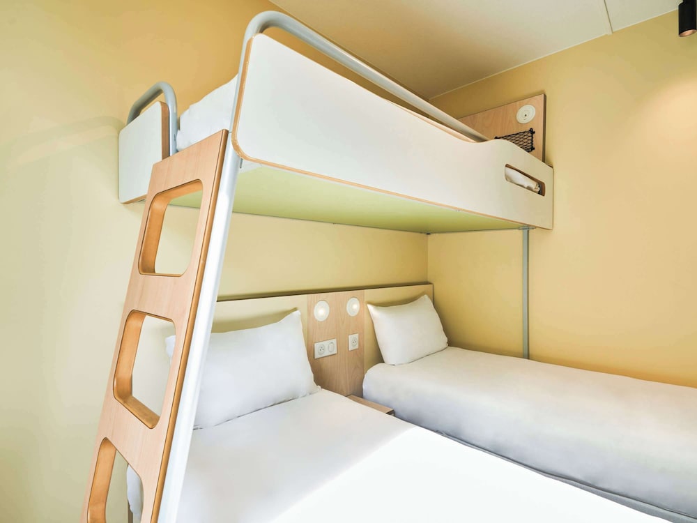 Room, 3 Twin Beds photo 3