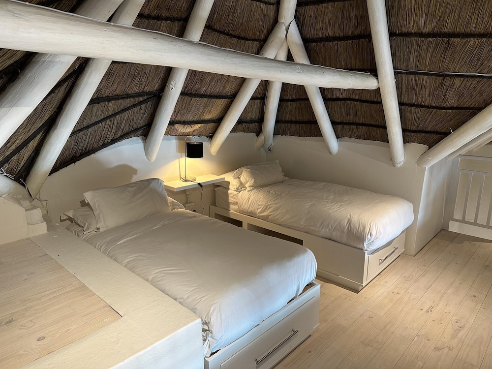 Honeymoon Suite, Multiple Beds - Photo 10