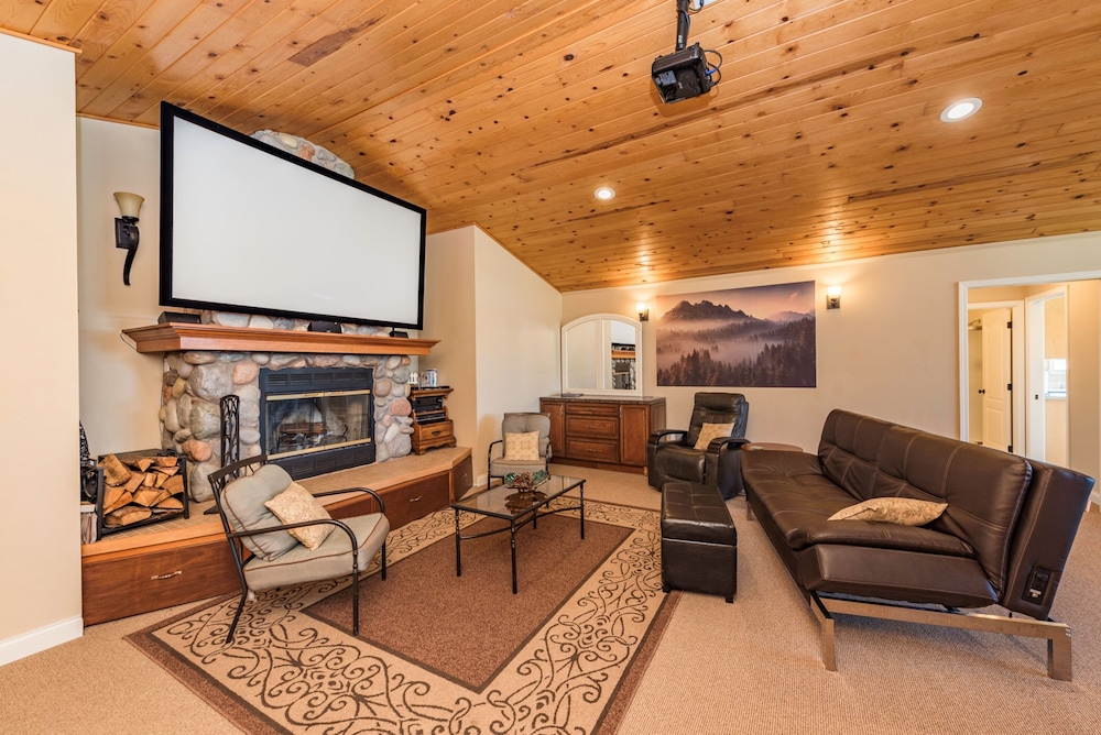 2 Bedroom, Hot Tub, Mountain View, Kitchen