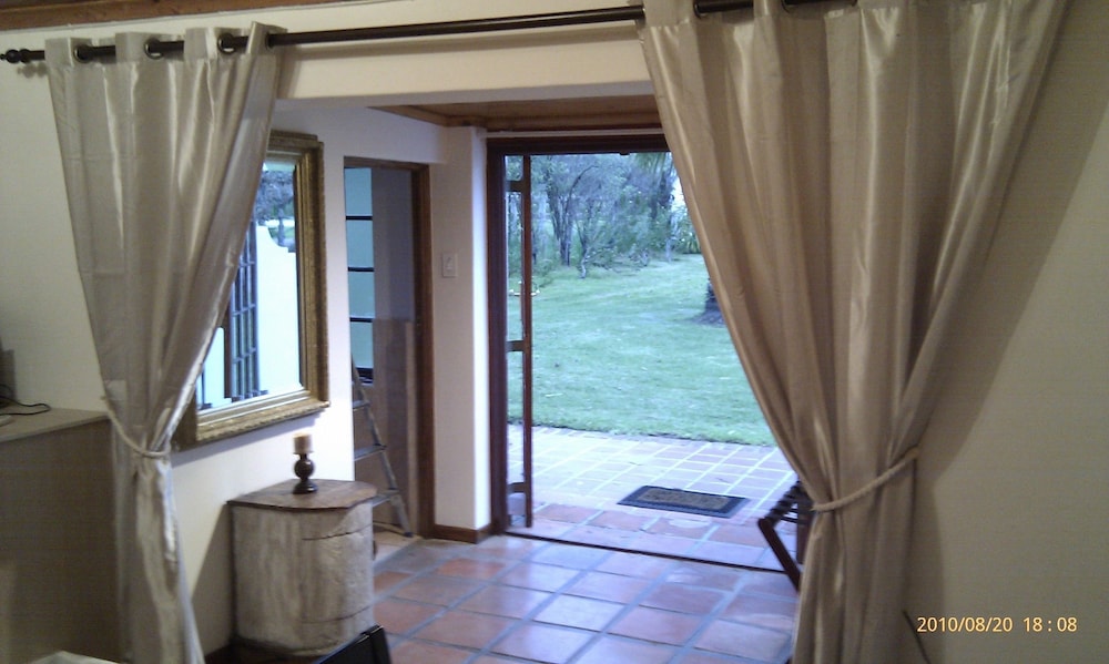 Standard Double Room, 1 Queen Bed, Patio, Garden View photo 2