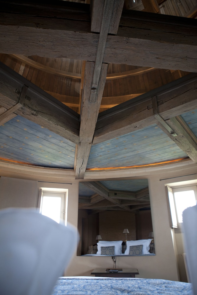 Signature Suite - Photo 4