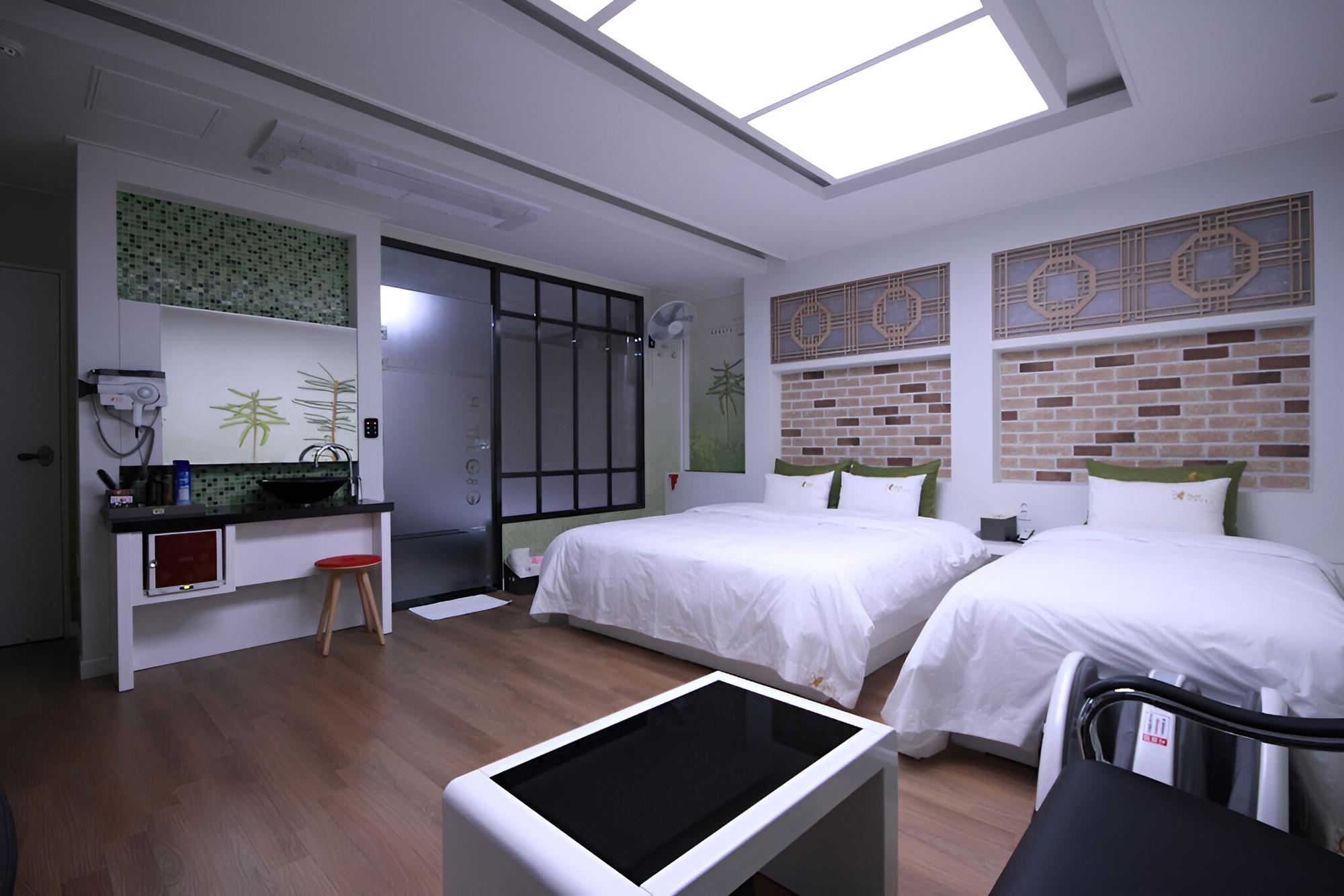 Room (Twin (Free to watch Netflix)) - Photo 5