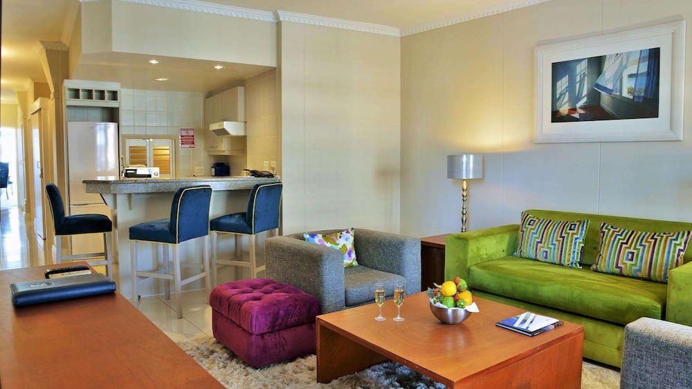 Suite, 2 Bedrooms - Photo 9
