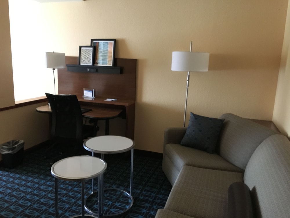 Suite, 1 Bedroom (Mobility/Hearing Accessible, Tub) - Photo 9