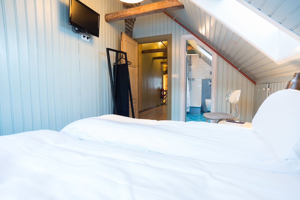 Double Room, Private Bathroom (Self Check-in) photo 2