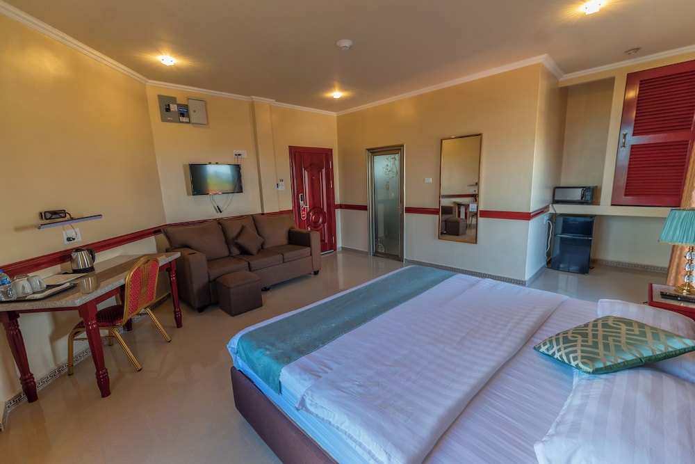 Comfort Room, 1 King Bed, Balcony, City View photo 1