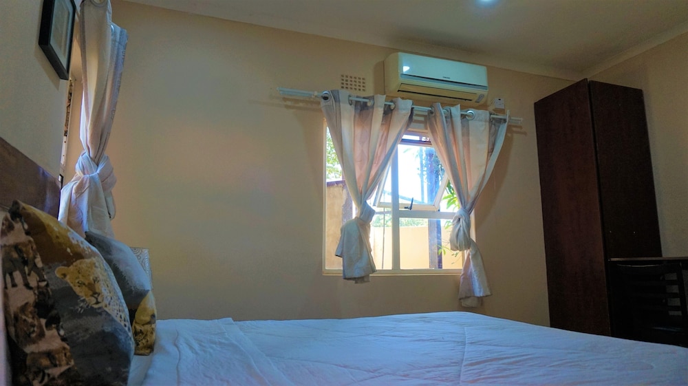 Family House, 2 Bedrooms, Pool View photo 2