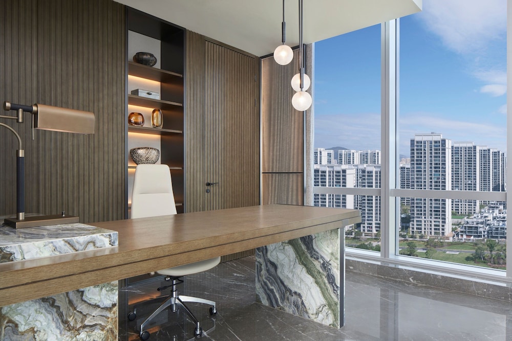 Suite, 1 King Bed, City View - Photo 7