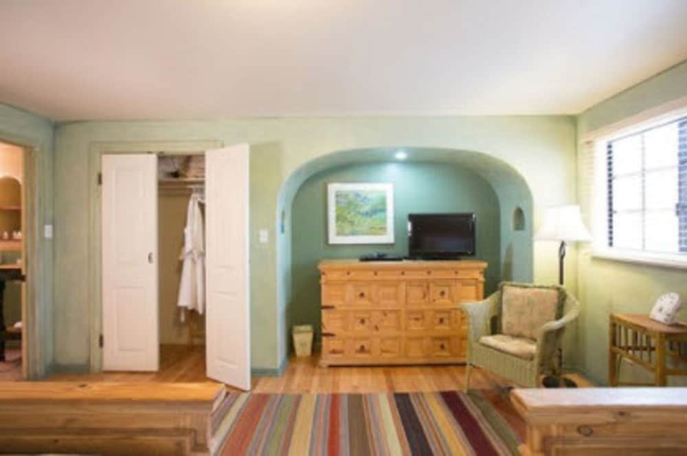 One Bedroom Double Suite photo 2