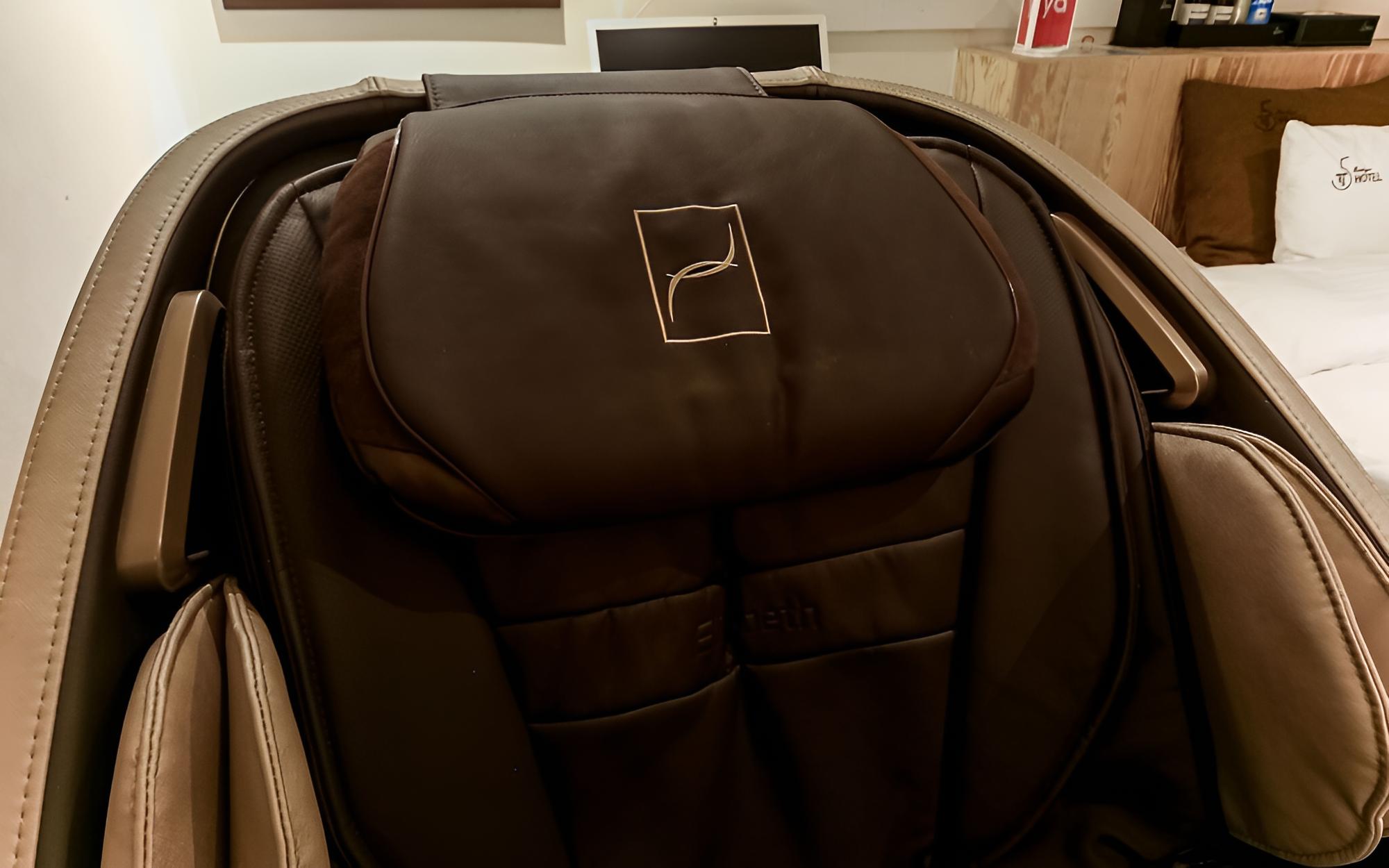 Room (Massage chair room (free Netflix avai) - Photo 1