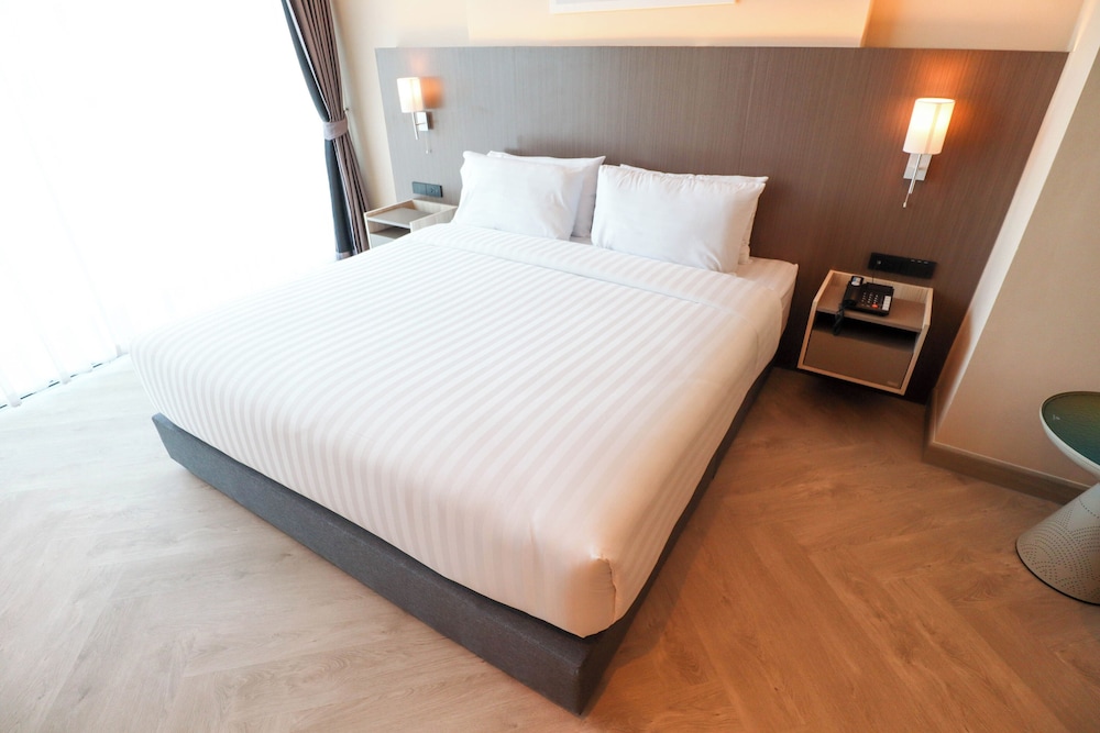 Deluxe Suite, City View
