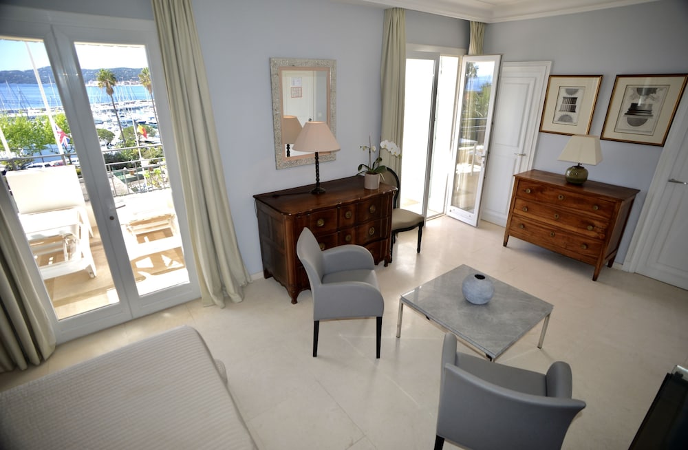 Superior Room, 1 King Bed, Sea View photo 2