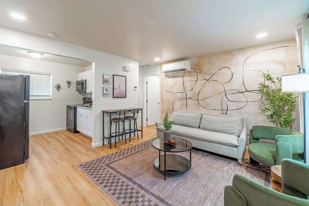 House, 1 Queen Bed with Sofa bed, Kitchen, Garden View (732 Vine) photo 1