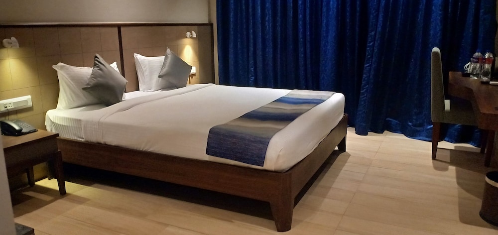 Premium Twin Room - Photo 2