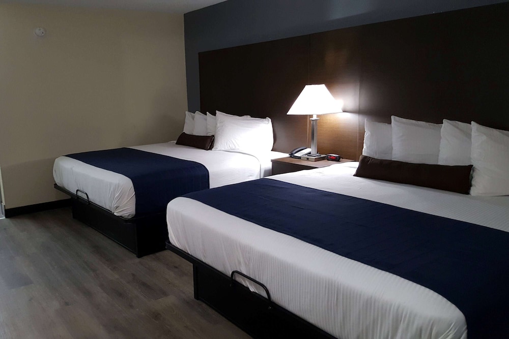 Deluxe Room, Multiple Beds, Non Smoking photo 1