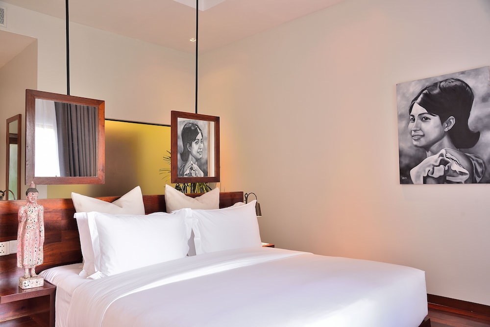 Deluxe King Room - Free Airport Transfers + Mini-Bar - Photo 5