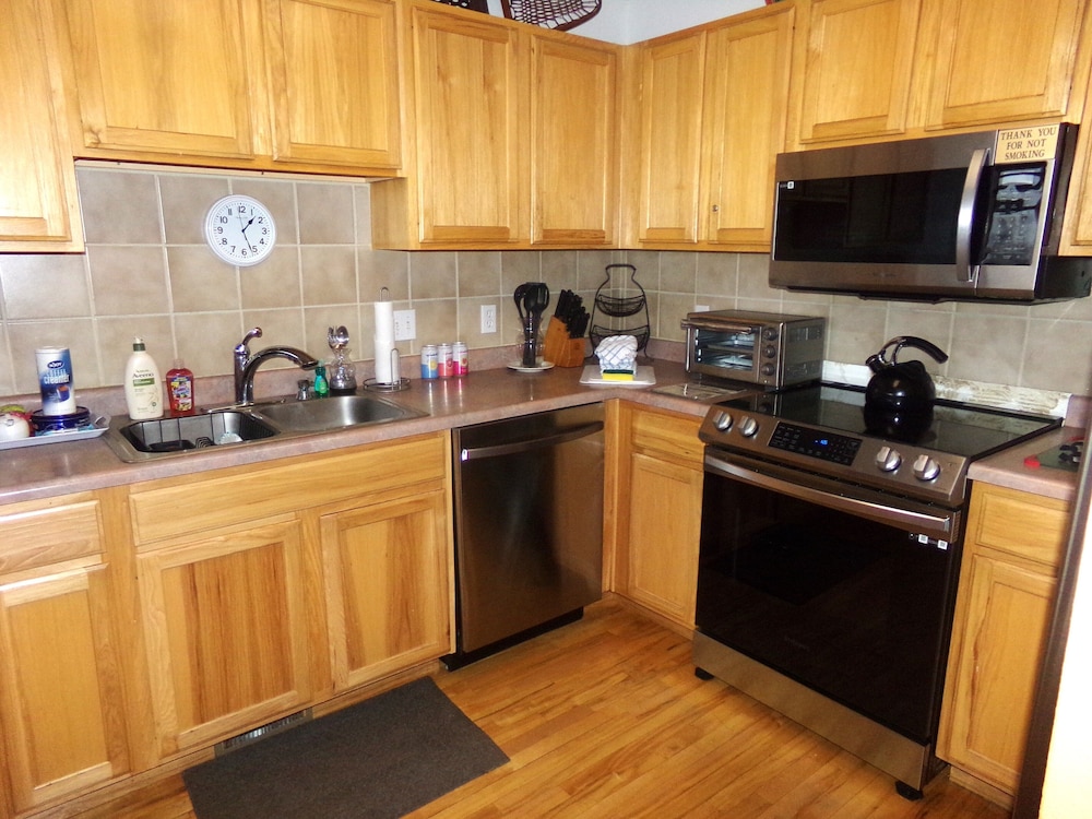 House, Multiple Beds (Forest Park 3 bed 4 Bath Twnhm HTJM) photo 3